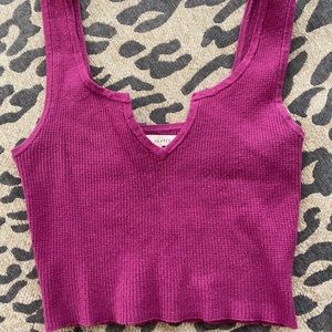 Simple magenta v-cut crop !